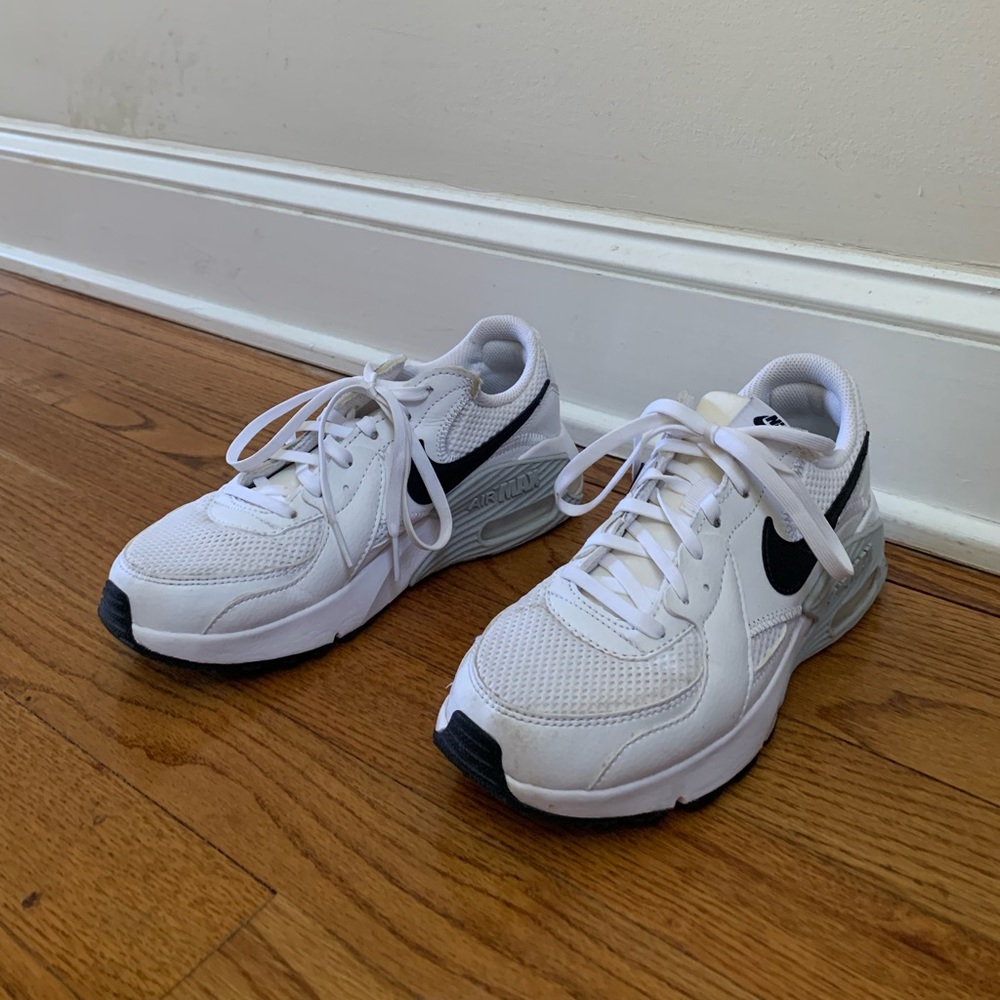 Super cute white Nike air maxes! I love these but just got the wrong size.